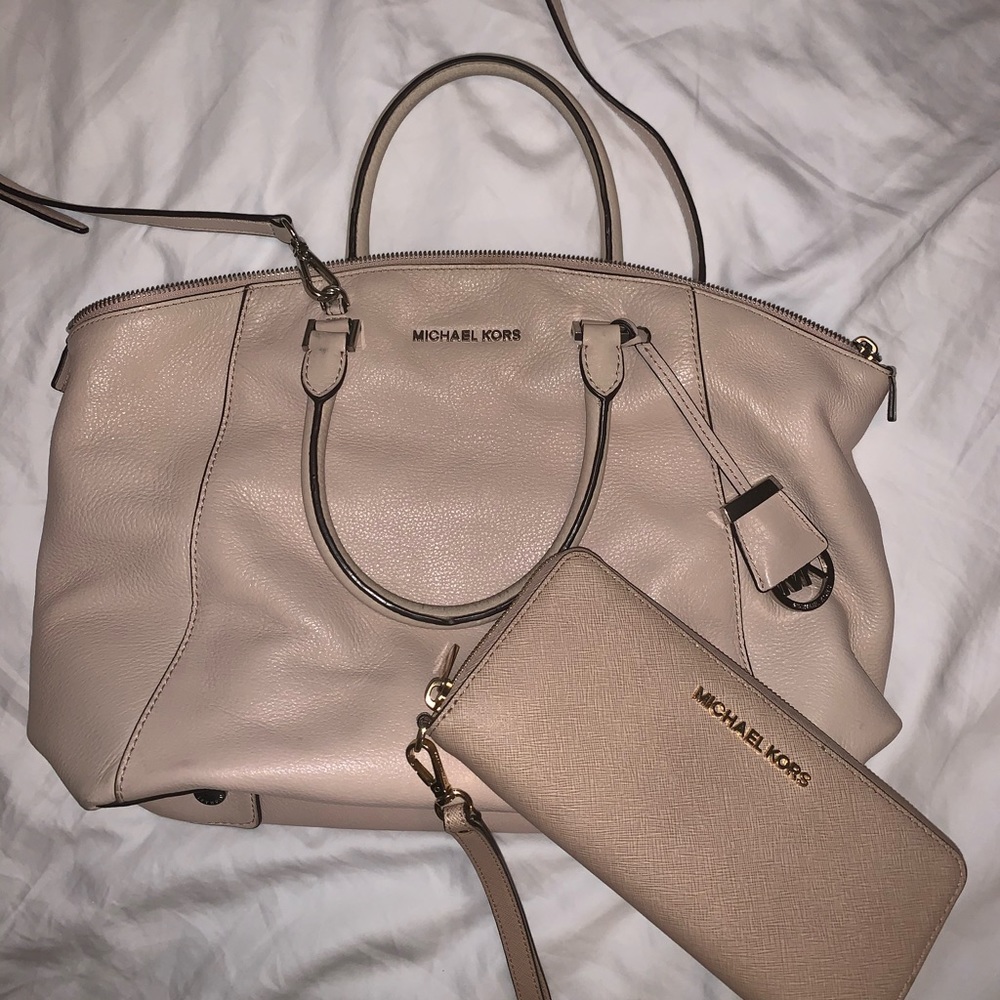 Michael Kors Crossbody w/ matching wallet